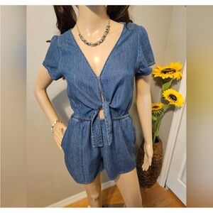 Super Cute Abercrombie & Fitch Denim/Chambray Romper 💙